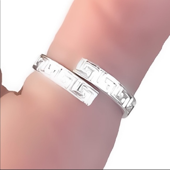 925 Sterling Silver Greek Key pattern maze labyrinth ring. Bypass ring. Size 8 - Picture 2 of 3